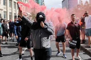 Фотография к новости: Отголоски убийства детей: массовые протесты прошли сразу в нескольких городах Англии