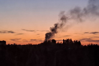 Фотография к новости: Заброшенное здание горит в Астане