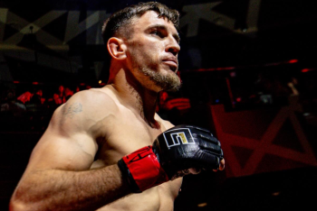 Фотография к новости: Непобеждённый американец побил дебютанта в UFC из Казахстана