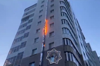 Пожар возник в многоэтажке Астаны