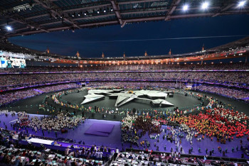 В Париже проходит церемония закрытия Олимпиады