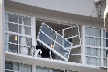 Фотография к новости: Вертолет врезался в здание отеля в Австралии, пилот погиб
