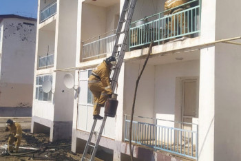 Фотография к новости: Огонь перекинулся на кровлю: крупный пожар произошёл в Туркестанской области