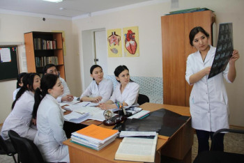 Фотография к новости: Распределение выпускников медвузов позволило покрыть кадровый дефицит на 84% - Минздрав