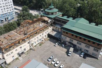 Фотография к новости: Этаж крупного бизнес-центра сносят в Алматы