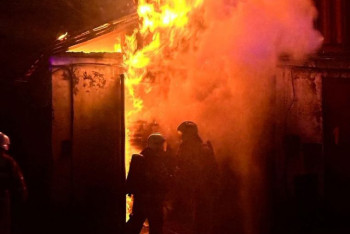 Фотография к новости: Пожар тушат в Алатауском районе Алматы