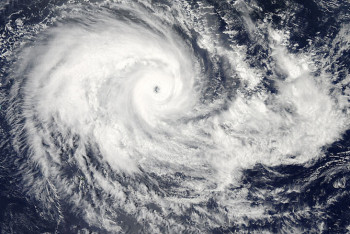 Фотография к новости: Более 650 авиарейсов отменены в Японии из-за приближения тайфуна "Ампил"