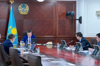 Фотография к новости: Олжас Бектенов поручил держать ход уборочной кампании на особом контроле