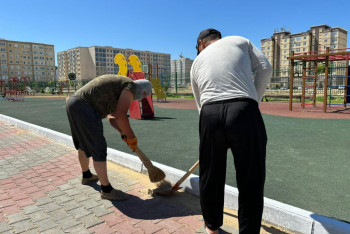 Фотография к новости: Учителя в Актау внесли свой вклад в экоакцию "Таза Қазақстан"