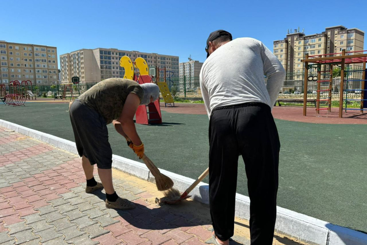 Учителя в Актау внесли свой вклад в экоакцию "Таза Қазақстан"