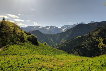В горах Алматы объявлена селевая опасность. Спасатели обратились к туристам