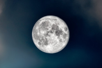 19 августа земляне увидят уникальное сочетание суперлуния и "Голубой луны"