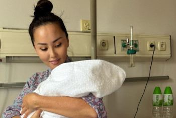 Фотография к новости: У Баян Алагузовой родилась четвёртая дочь