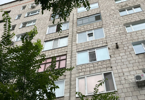 Фотография к новости: Печальная статистика: число выпаданий детей из окон бьёт рекорды в Павлодарской области