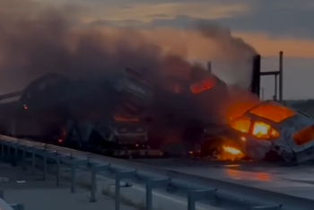 Фотография к новости: Автовозы столкнулись и загорелись в Жетысуской области