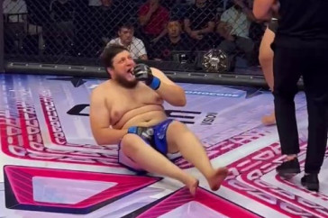 Фотография к новости: Скандальным "нокаутом" закончился бой 19-летнего казахстанца с соперником из Турции