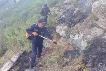 Фотография к новости: Пожар в труднодоступной горной местности тушили вертолётом в ВКО