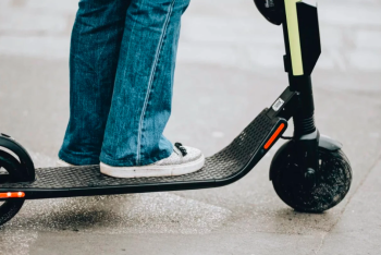 Фотография к новости: Полицейские озвучили какие нарушения допускают самокатчики в Астане