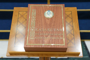 Фотография к новости: Отход от суперпрезидентской модели: Какие главные поправки были внесены в Конституцию