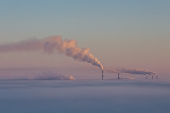 Фотография к новости: Меньше находиться на свежем воздухе рекомендовали жителям трёх городов