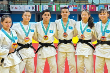 Фотография к новости: Шесть медалей завоевали казахстанские дзюдоисты в первый день ЧА среди кадетов