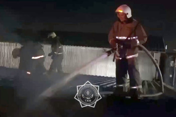 Полностью потушен пожар на складе в Алматы