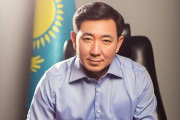 Фотография к новости: Исполненная акимом Усть-Каменогорска песня завирусилась в Казнете