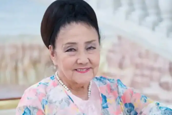 Фотография к новости: Бибигуль Тулегенову оскорбили и не пустили на борт самолёта Air Astana