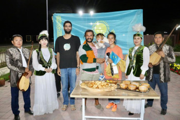 Фотография к новости: Как направляющихся на Игры кочевников блогеров из Турции встречают в городах Казахстана