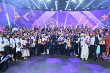 Фотография к новости: Президент поздравил победителей конкурса "Мерейлі отбасы"