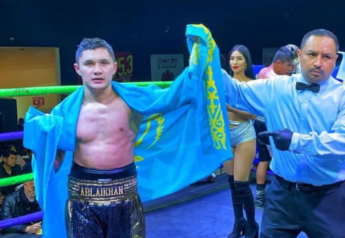 Фотография к новости: Нокаутом завершился первый за 15 месяцев бой казахстанского боксёра