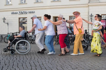 Фотография к новости: Вечеринка для пенсионеров старше 90 лет впервые прошла в Германии