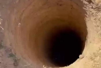 Фотография к новости: Водитель пожарной машины спас  двухлетнюю девочку из трёхметровой ямы