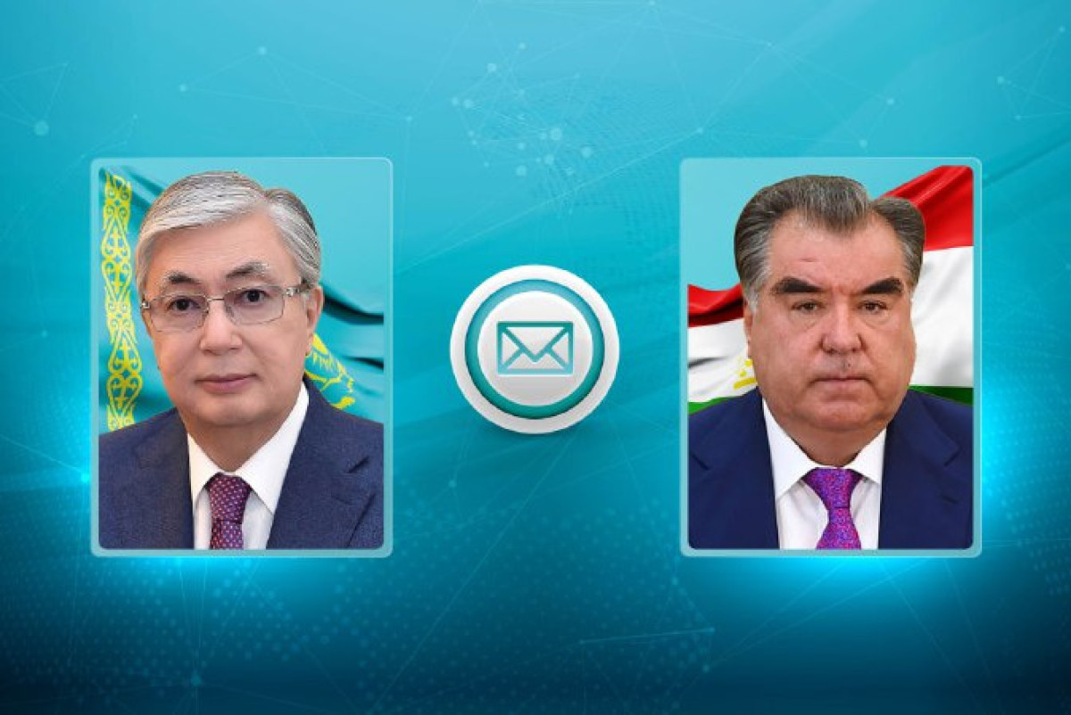Глава государства поздравил президента Таджикистана с Днем независимости