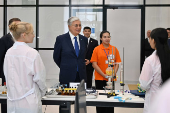 Фотография к новости: Президент посетил Smart-центр для детей IQostanay