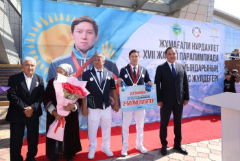 Фотография к новости: Параспортсмену Жумагали подарили квартиру и машину в Жамбылской области