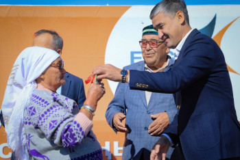 Ключи от новых домов получили пострадавшие от паводка жители села в Актюбинской области