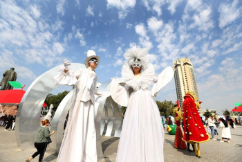 Фотография к новости: Рекордный яблочный компот, концерты и телебашня: как алматинцы отмечают День города