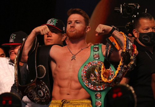 Фотография к новости: Канело одолел Эдгара Берлангу и сохранил свои титулы