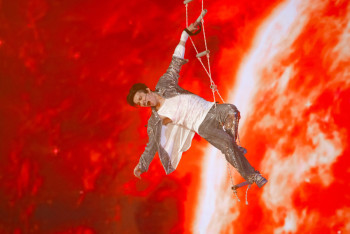 Фотография к новости: Как это было: команда Димаша Кудайбергена поделилась яркими фото с концерта в Астане