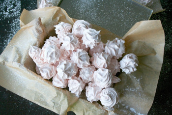 Фотография к новости: 37-летняя женщина умерла во время конкурса по поеданию зефира