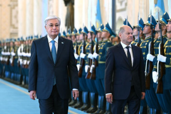 Фотография к новости: Токаев встретил в Акорде канцлера Германии Олафа Шольца