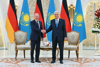 Фотография к новости: Касым-Жомарт Токаев и Олаф Шольц провели переговоры в узком составе