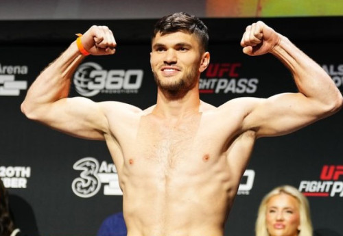 Фотография к новости: Али Ахмедов встал после нокдауна и побил чемпиона с 22 победами