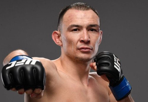 Фотография к новости: "Казах" пробил "вертушкой" и отправил в нокаут бразильца в бою за титул