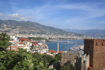 Фотография к новости: Казахстанцы побили рекорд по поездкам в Турцию