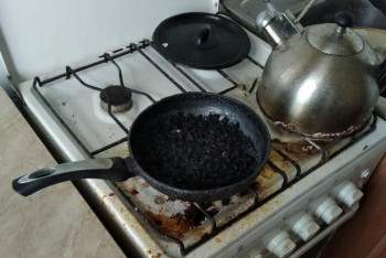 Фотография к новости: 45 человек эвакуировали из многоэтажки в Актобе из-за оставленной на плите еды