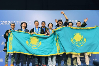 Фотография к новости: Казахстанские школьники стали трёхкратными чемпионами мира по робототехнике