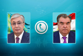 Фотография к новости: Токаев поговорил по телефону с Рахмоном