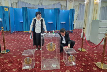 Фотография к новости: Столичные участки референдума начали работу